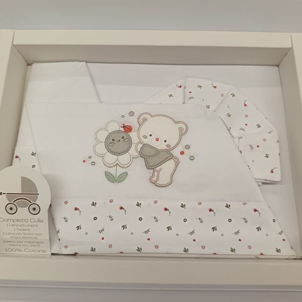 Completo lenzuoline per culla in cotone con ricamo orsetto e fiore 3 pezzi - 