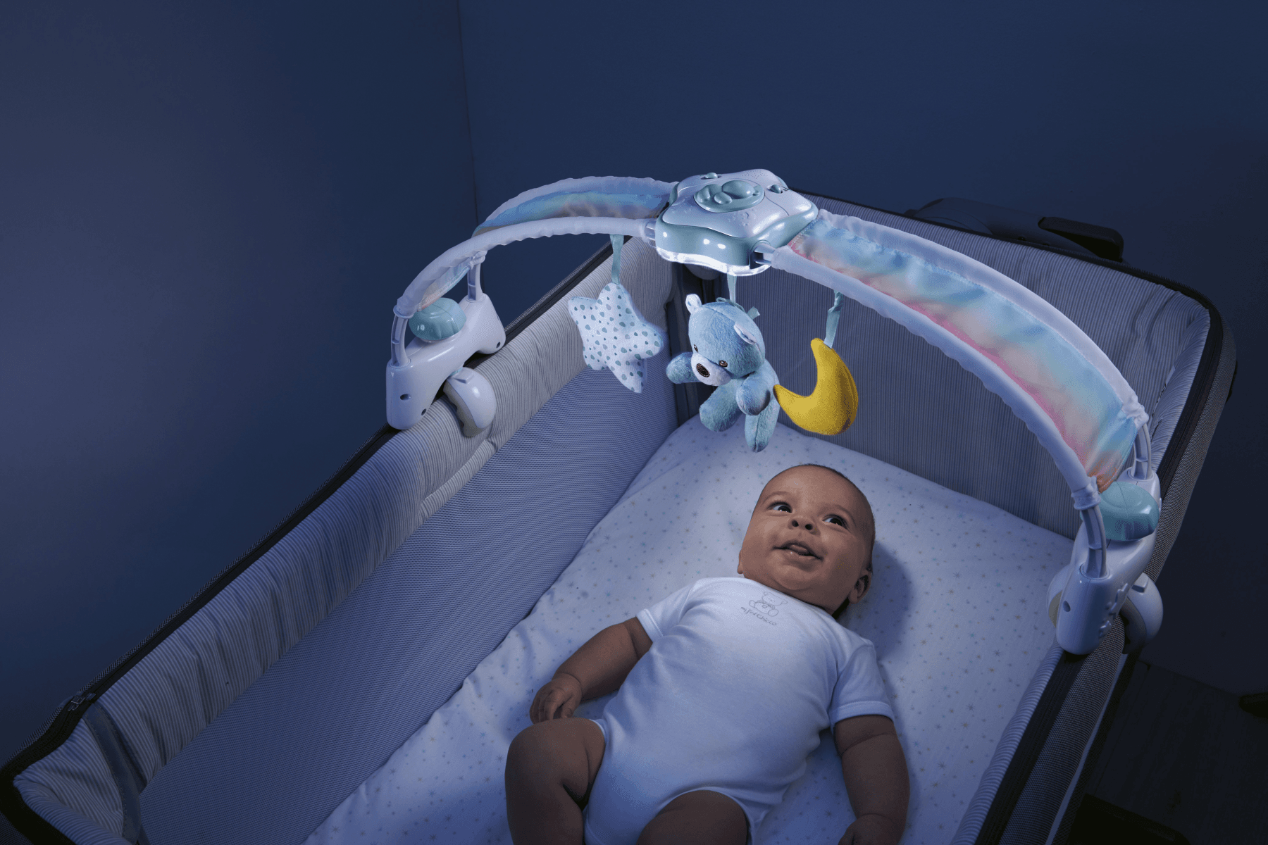 Arcolettino rainbow sky azzurro - divertimento sopra la testa - Chicco