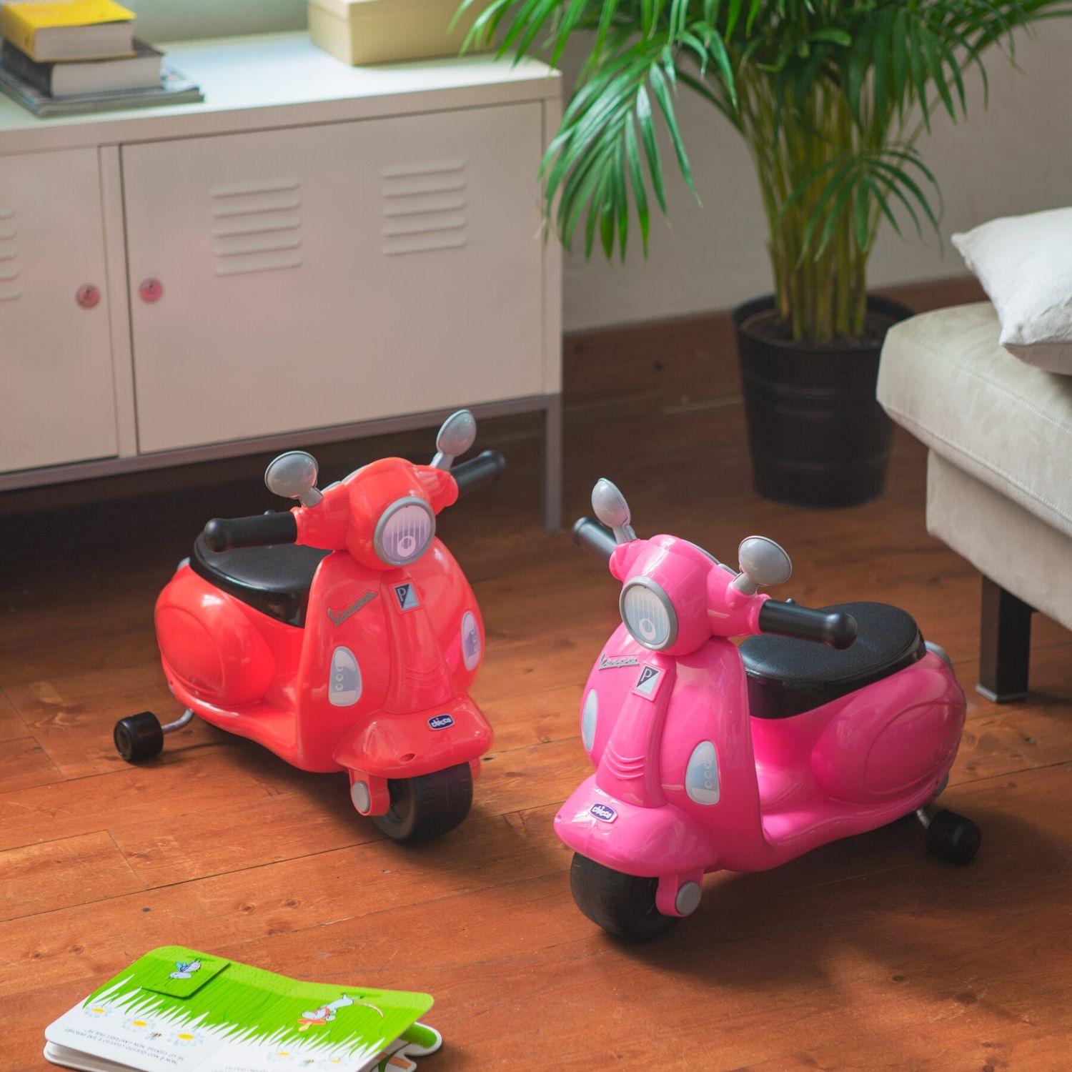 Cavalcabile vespa primavera rossa - divertimento in movimento - Chicco