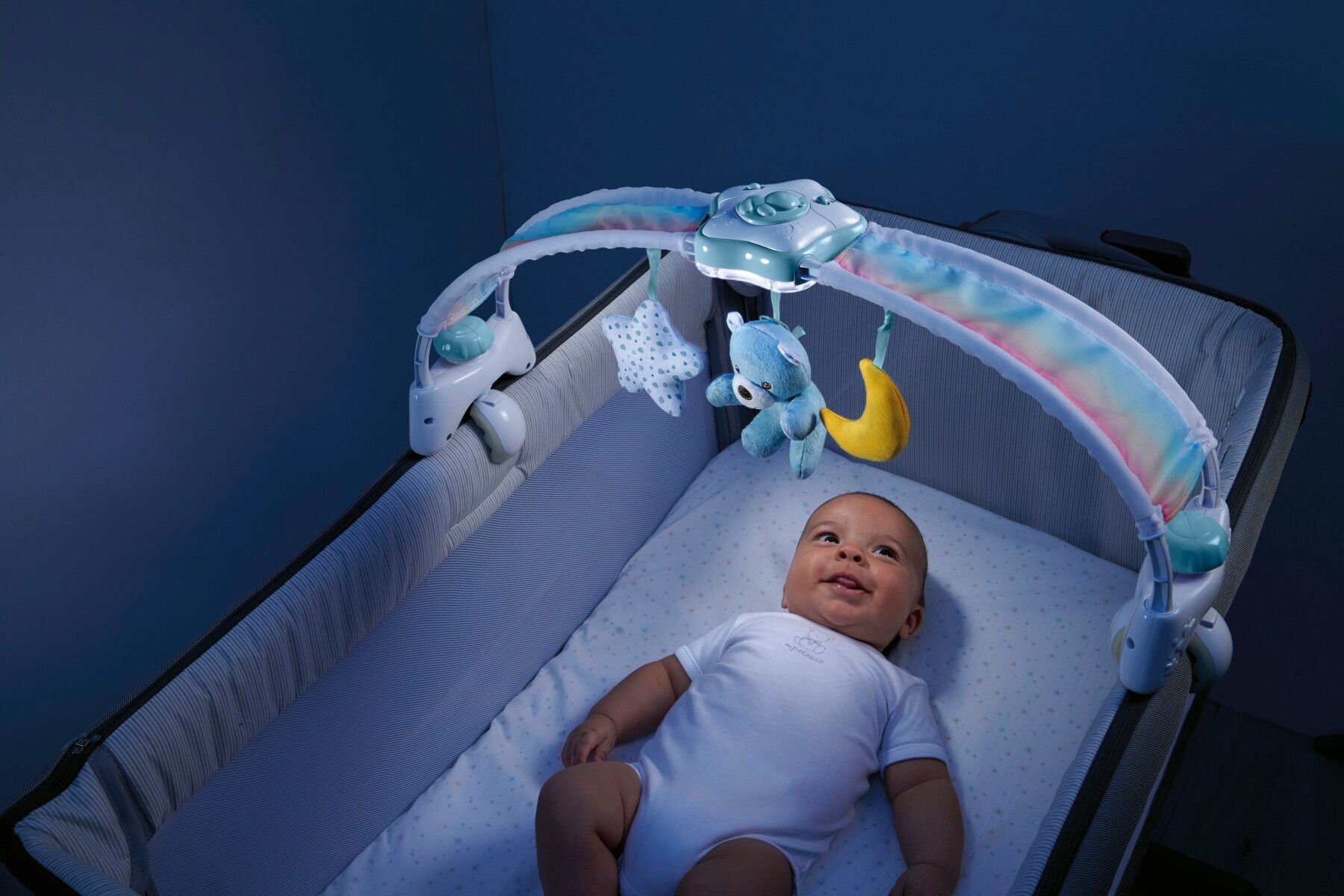 Arcolettino rainbow sky azzurro - divertimento sopra la testa - Chicco