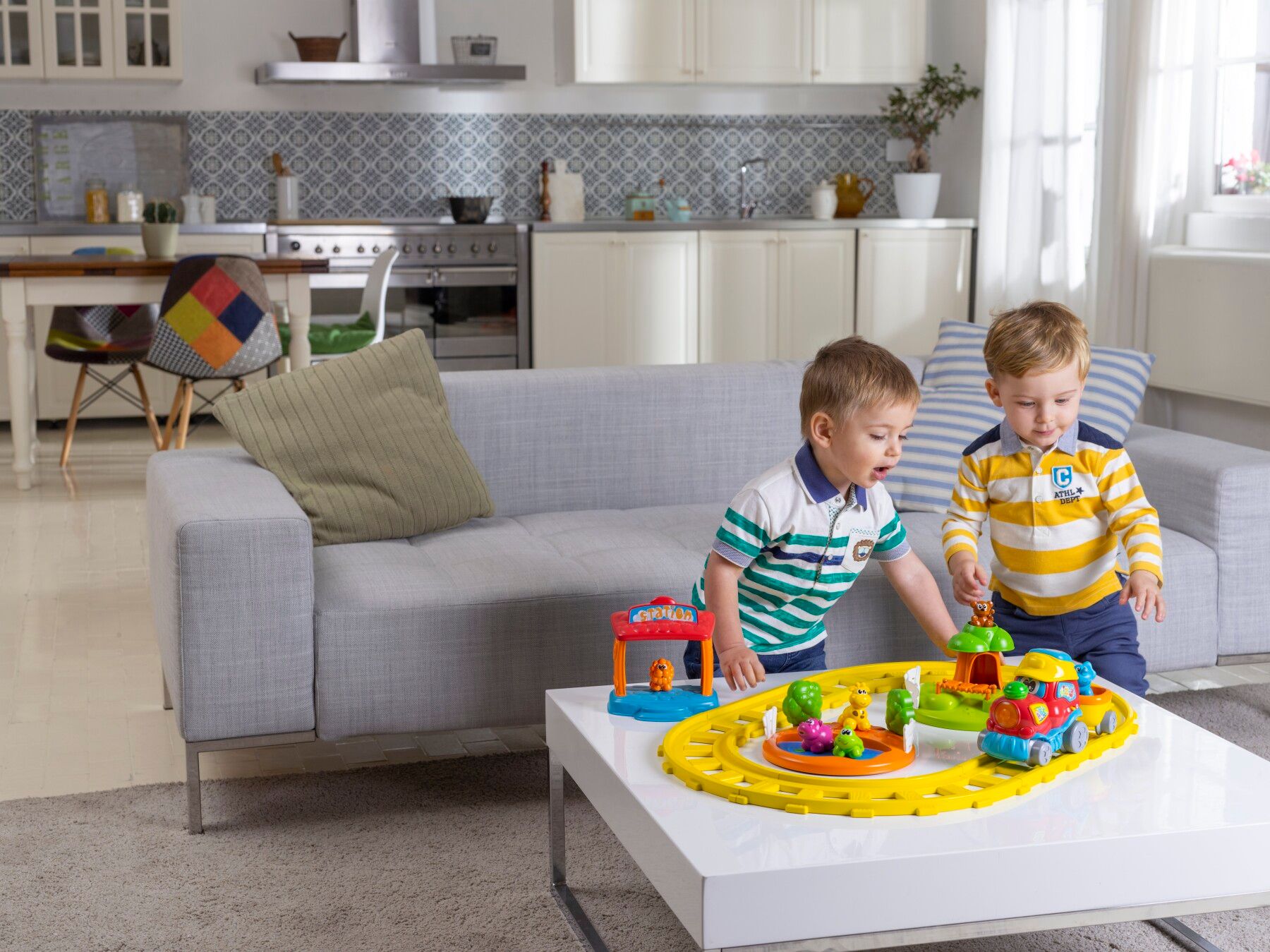 Trenino delle avventure - esplorazione ferroviaria per bambini - Chicco