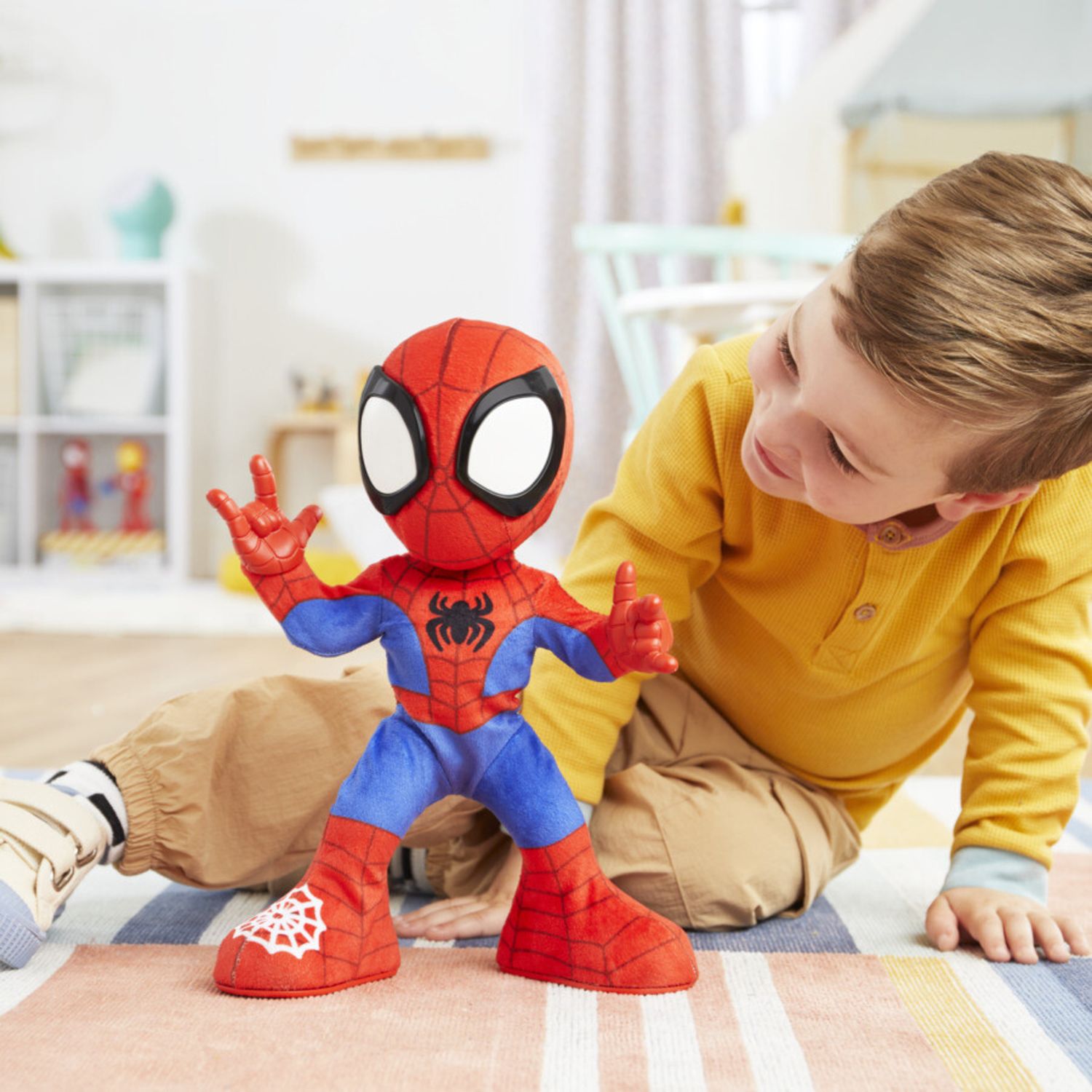 Hasbro marvel spidey e i suoi fantastici amici, spidey balla e gattona, peluche interattivo con 20 frasi e suoni, 2 canzoni - Spidey