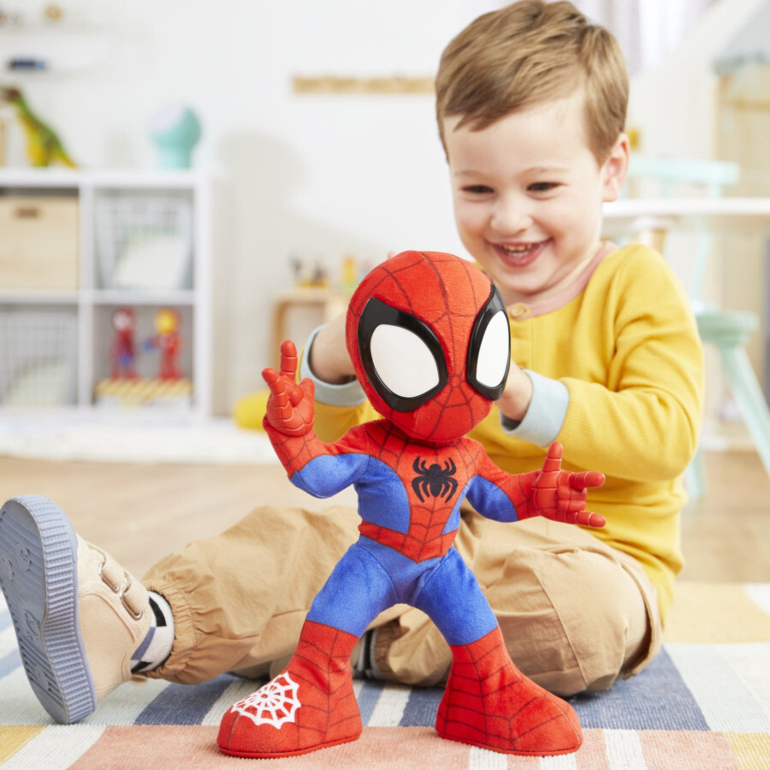 Hasbro marvel spidey e i suoi fantastici amici, spidey balla e gattona, peluche interattivo con 20 frasi e suoni, 2 canzoni - Spidey