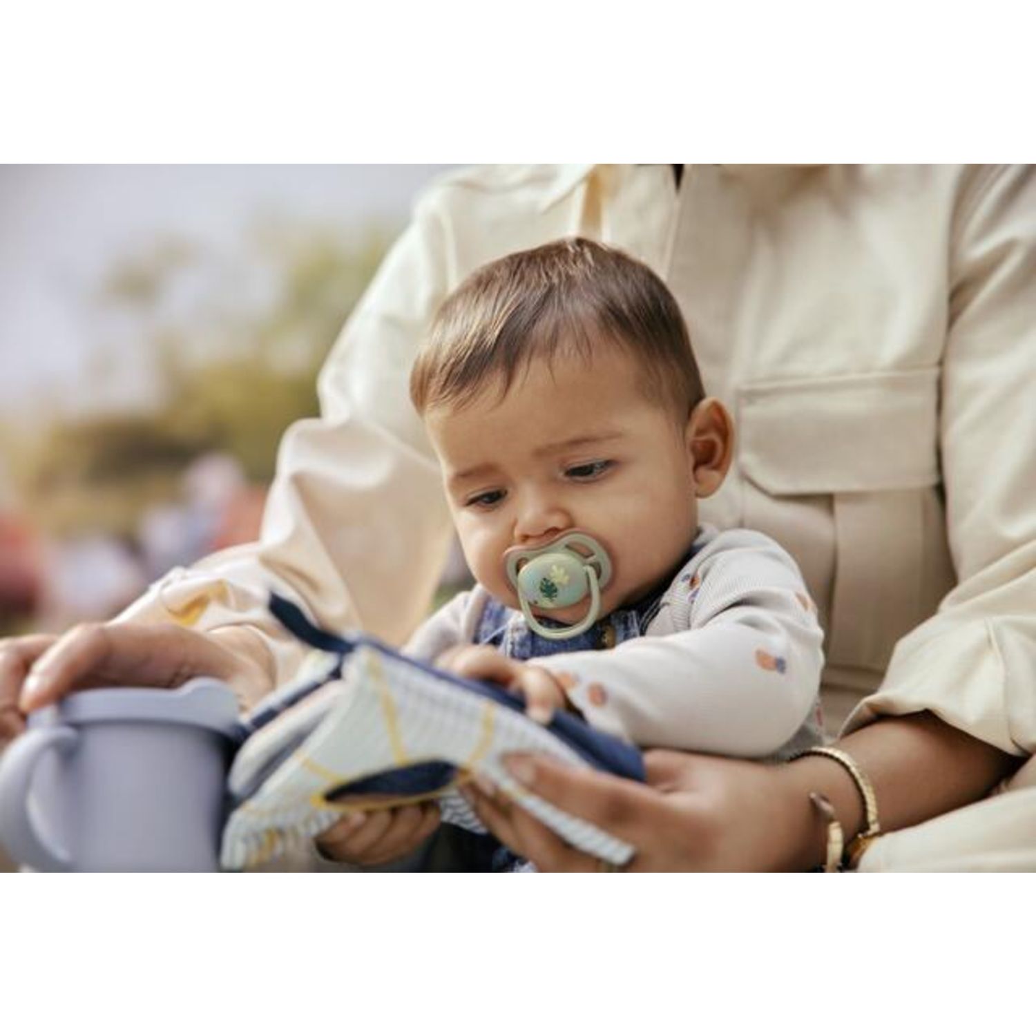 Succhietti ultra air 6-18m   pastello verde e marrone con foglie, a base vegetale - set da 2 ciucci - philips avent - Avent