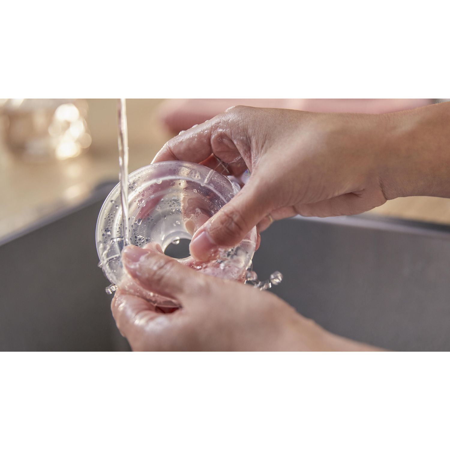 Tiralatte manuale singolo natural motion, estrazione facile e veloce, stimola il flusso del latte. senza bpa*.  modello scf430/01 - philips avent - Avent