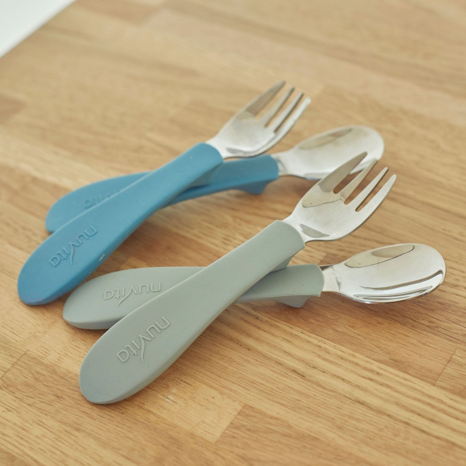 Set posate in acciaio con impugnatura in silicone - 8472 / sage green - nuvita - Nuvita